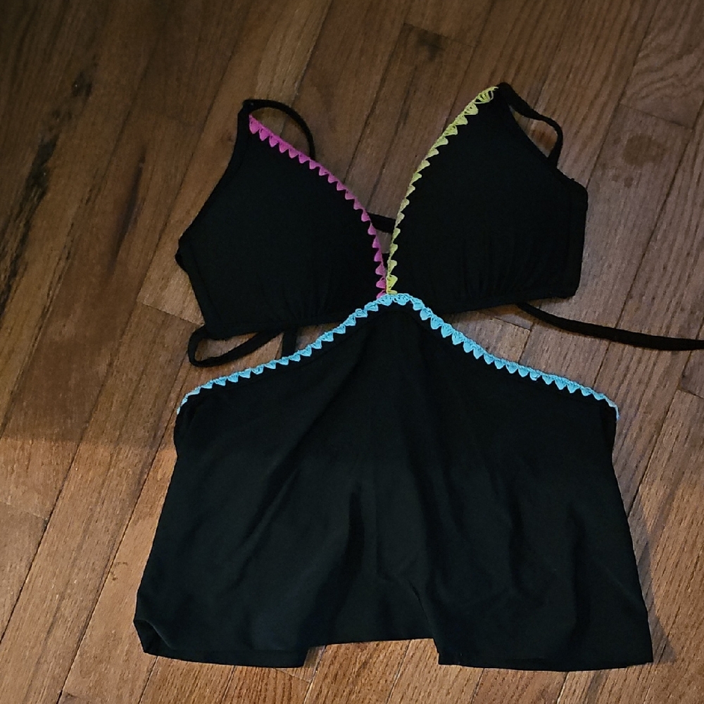 Womens Medium Swim Top